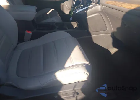 2018 Honda Cr-V Touring z USA, uszkodzony, nr VIN 7FARW1H99JE049669